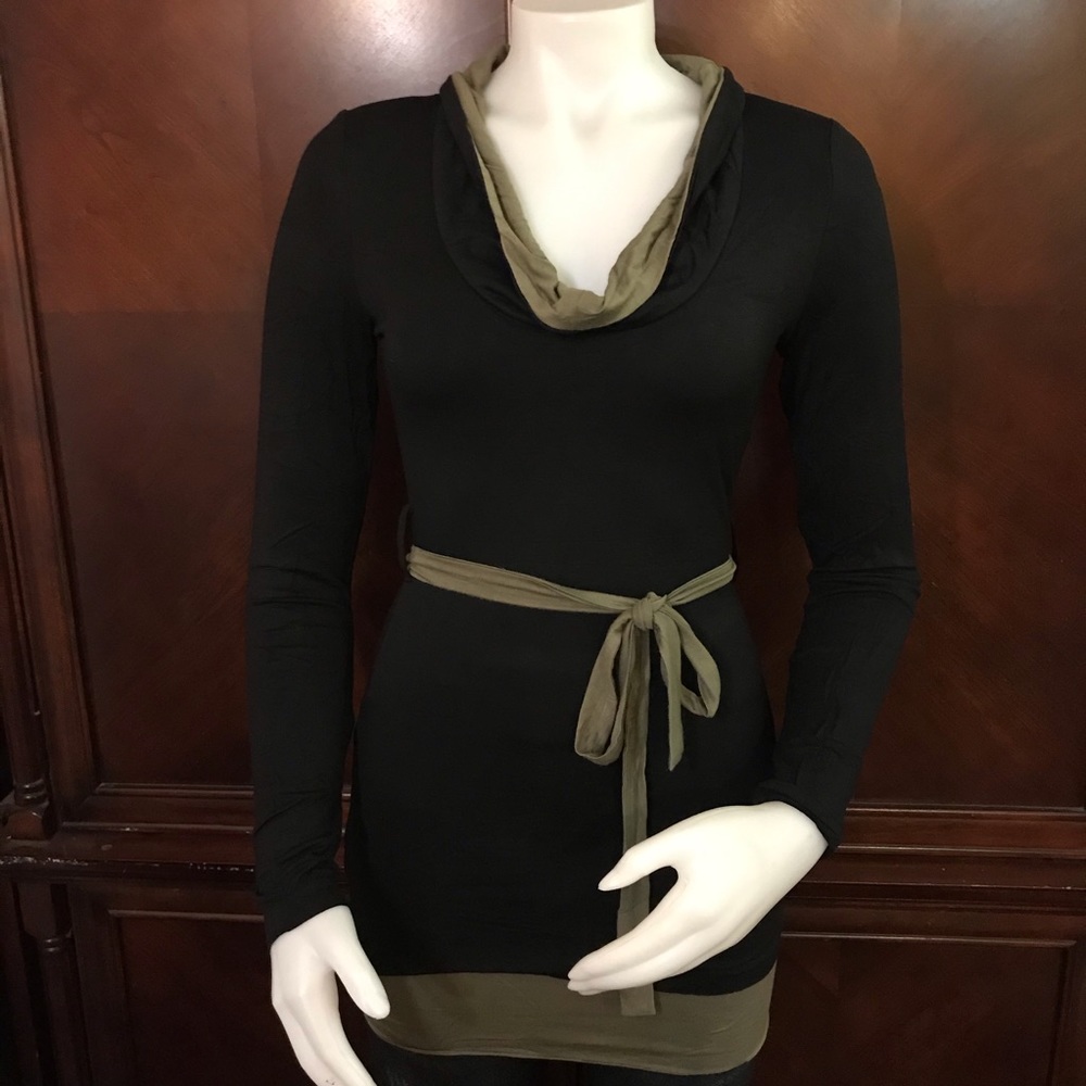 🆕 Catwalk Studio Black/Green Long-Sleeve Top-Med